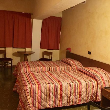 Hotel Sarre Exterior photo